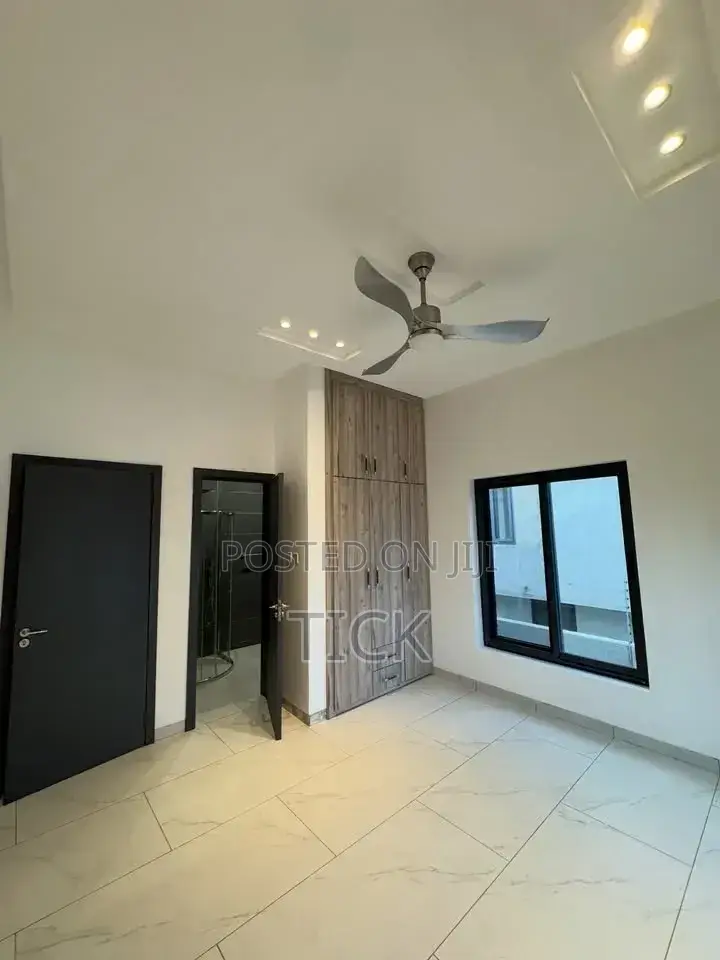5bdrm Duplex in Akright, Central Division for rent