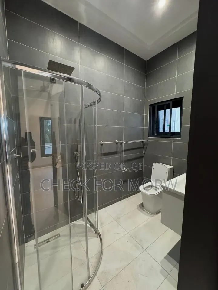 5bdrm Duplex in Akright, Central Division for rent