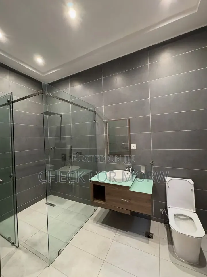 5bdrm Duplex in Akright, Central Division for rent