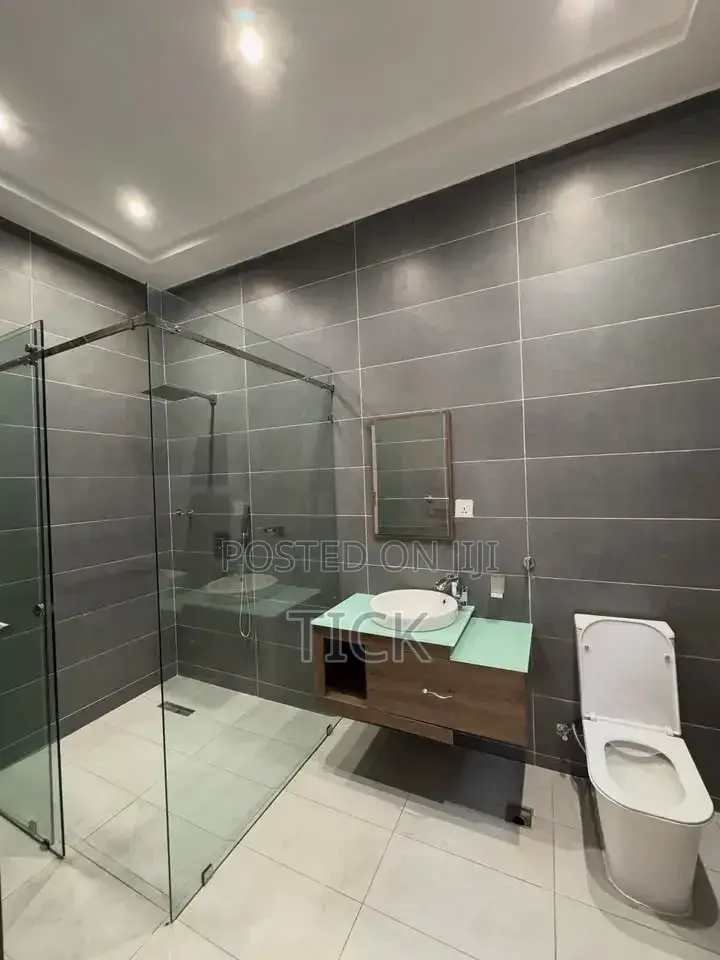 5bdrm Duplex in Akright, Central Division for rent