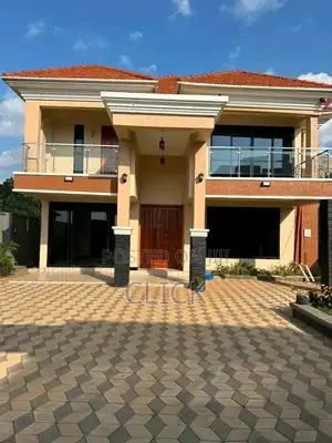 5bdrm Duplex in Bugolobi, Central Division for rent