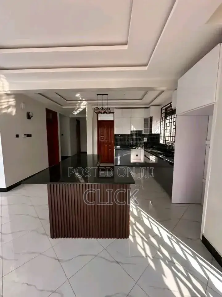 5bdrm Duplex in Bugolobi, Central Division for rent