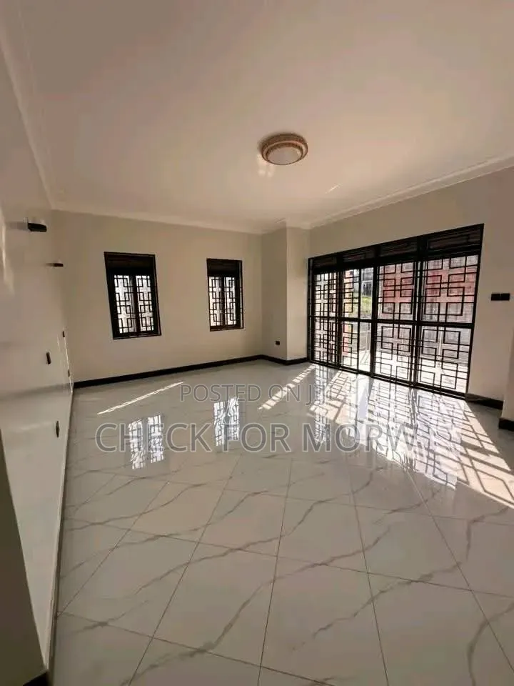 5bdrm Duplex in Bugolobi, Central Division for rent
