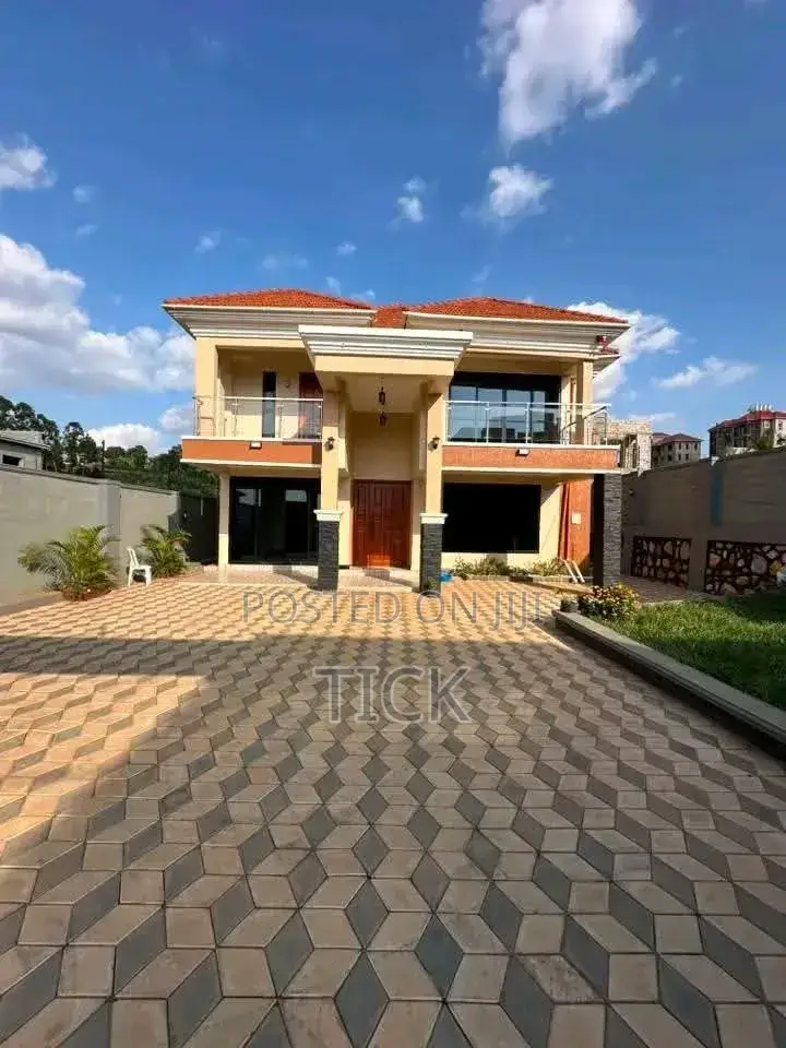 5bdrm Duplex in Bugolobi, Central Division for rent