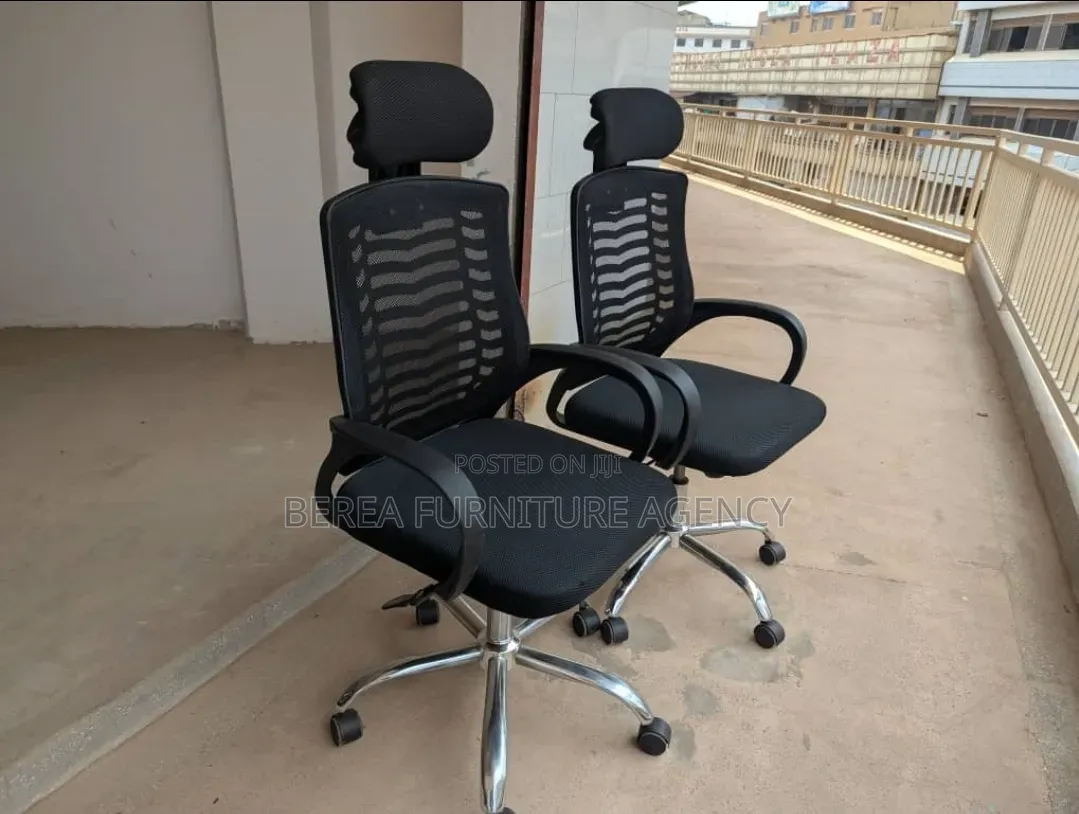 2pcs of Mesh Complete Used Chairs Perfect Condition