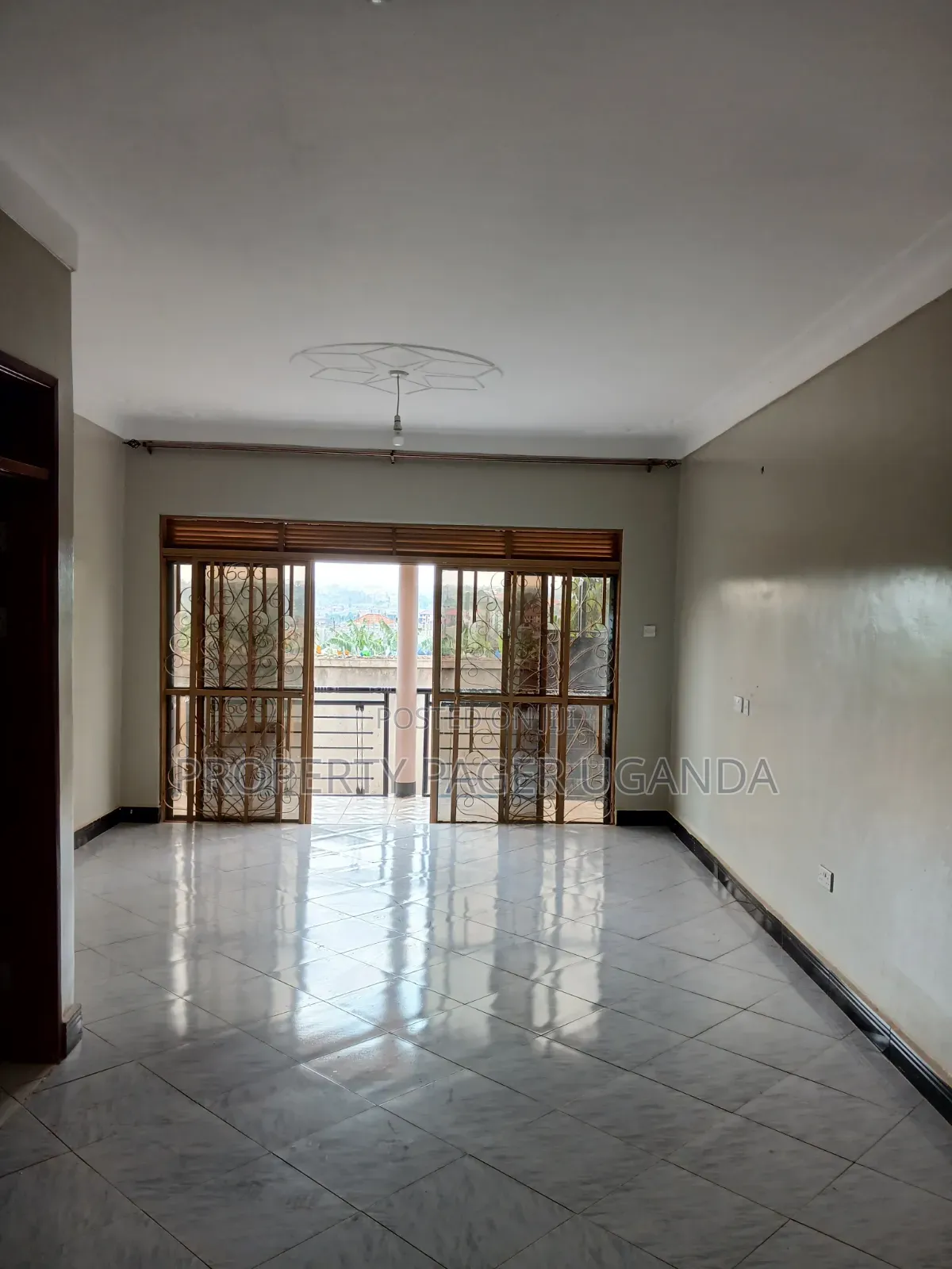 3bdrm House in Kira-Nsasa for rent