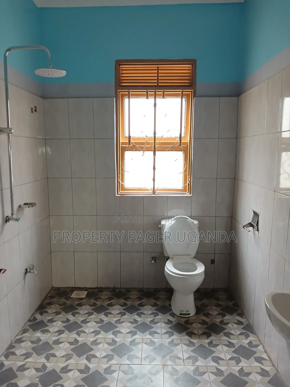 3bdrm House in Kira-Nsasa for rent
