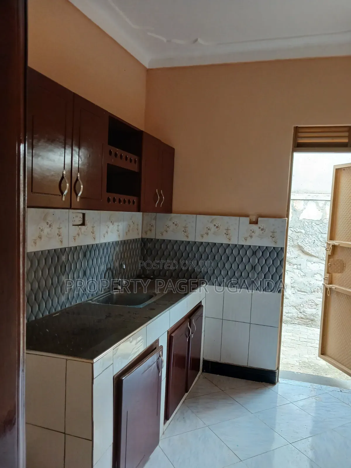 3bdrm House in Kira-Nsasa for rent