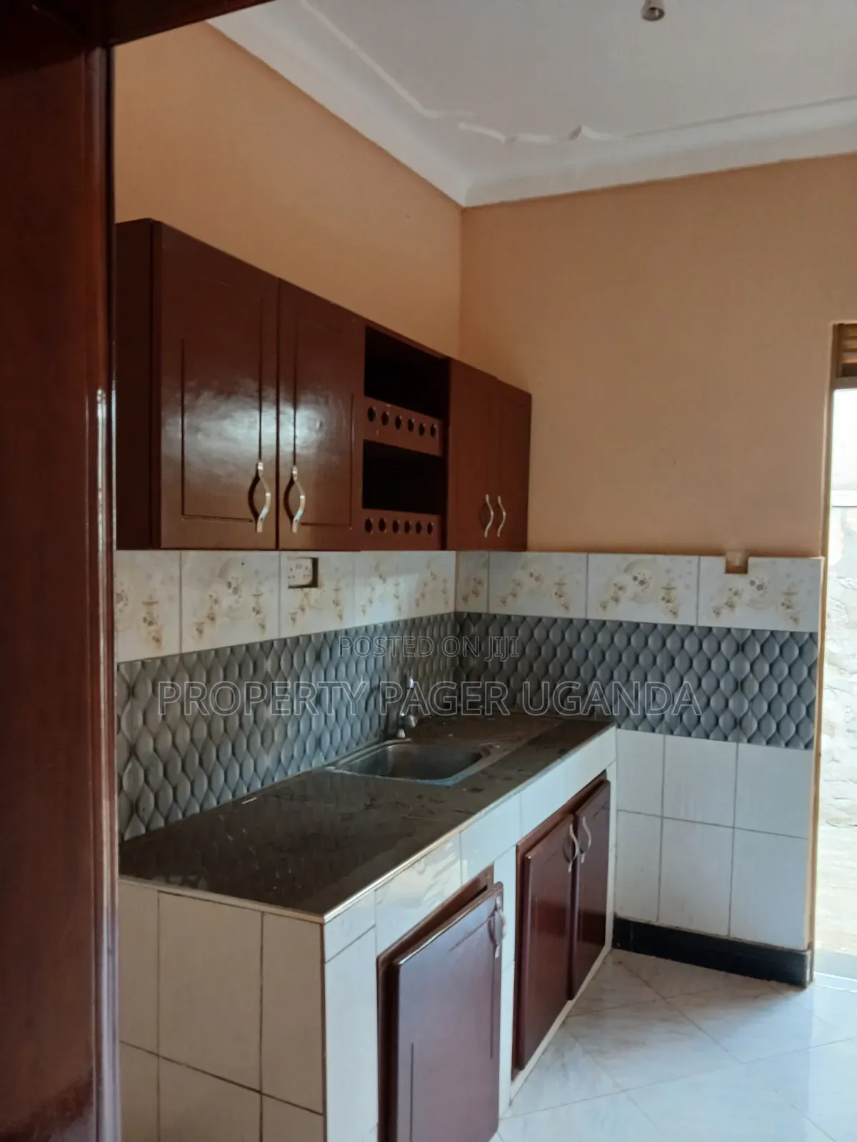 3bdrm House in Kira-Nsasa for rent