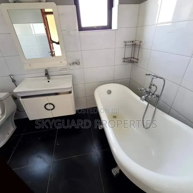 3bdrm Apartment in Bugolobi, Central Division for rent