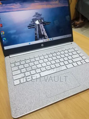 Laptop HP 14S 8GB AMD Ryzen 5 SSD 256GB