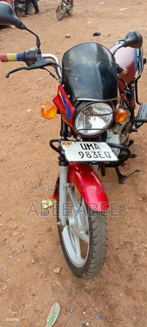 Bajaj Boxer 125 2025 Red