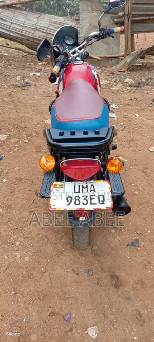 Bajaj Boxer 125 2025 Red