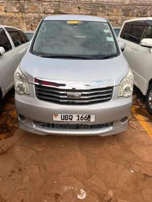 Toyota Noah 2012 Silver