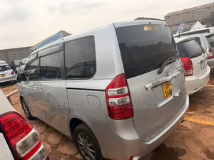 Toyota Noah 2012 Silver