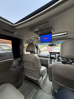 Toyota Noah 2.0 143hp AWD (7 Seater) 2013 Gray