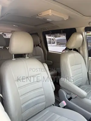 Toyota Noah 2.0 143hp AWD (7 Seater) 2013 Gray