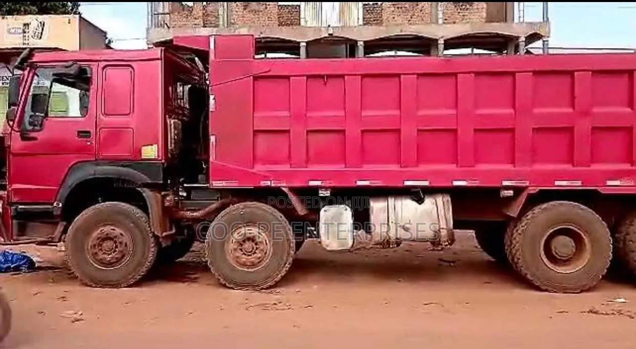 Sinotruck 12 Tyres at 180m
