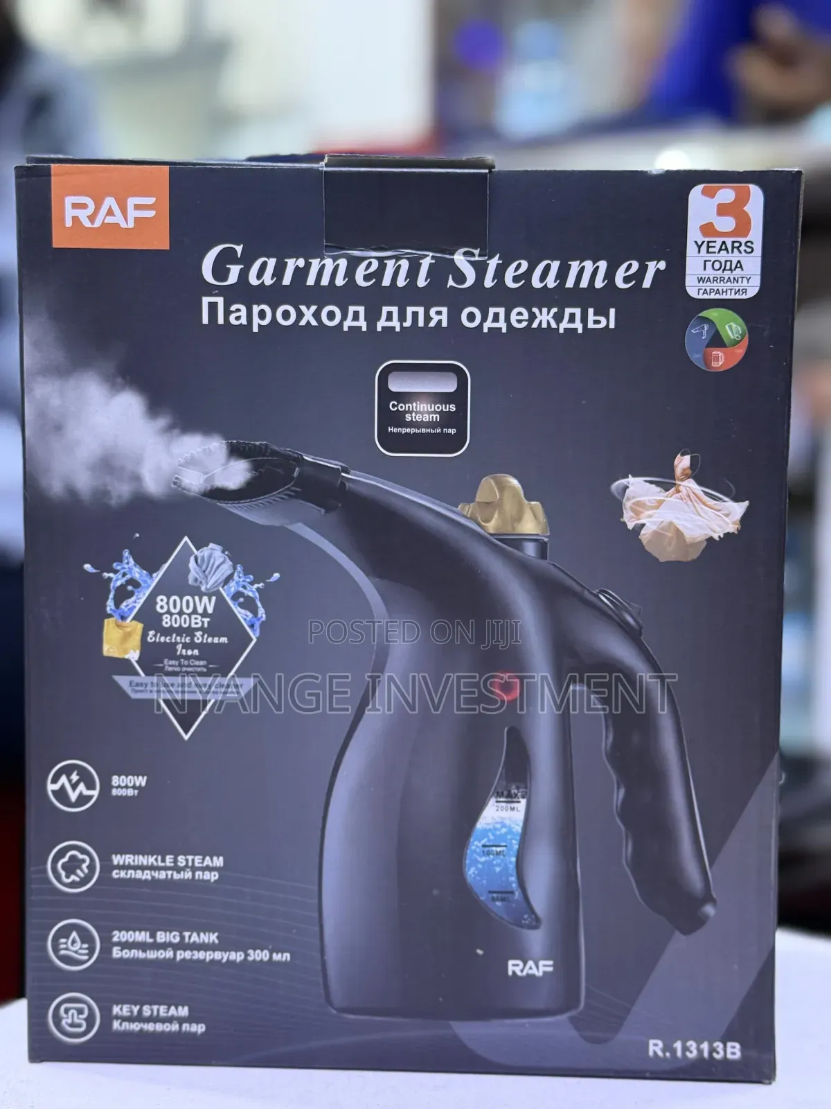 RAF R.1313B Garment Steamer Is a Handheld Device