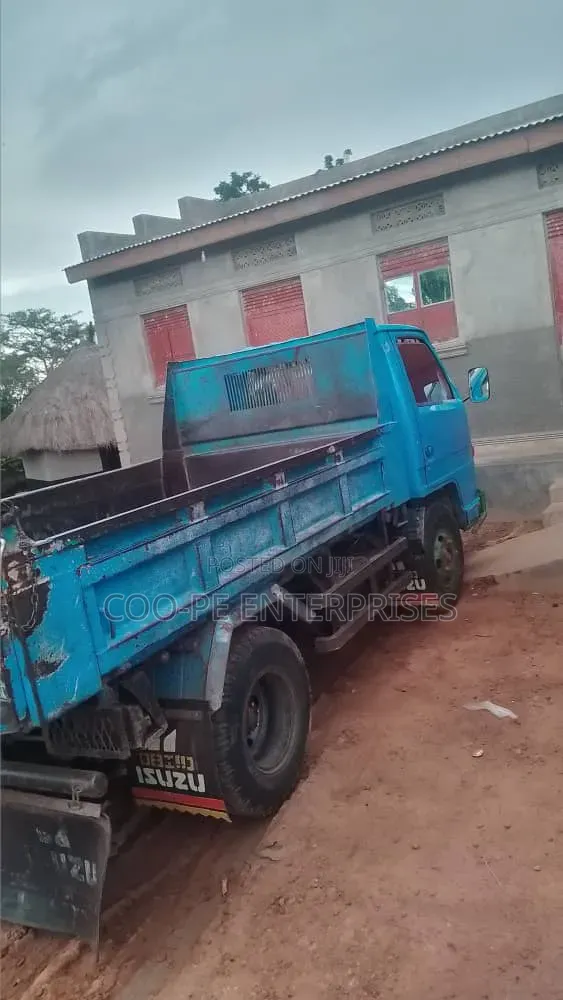 Isuzu Tipper 23m
