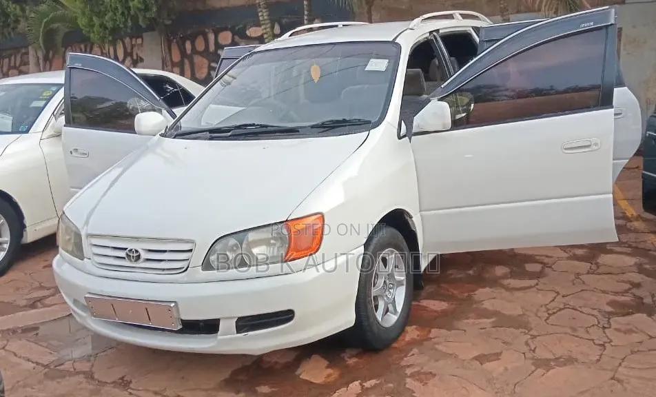 Toyota Ipsum 2000 White
