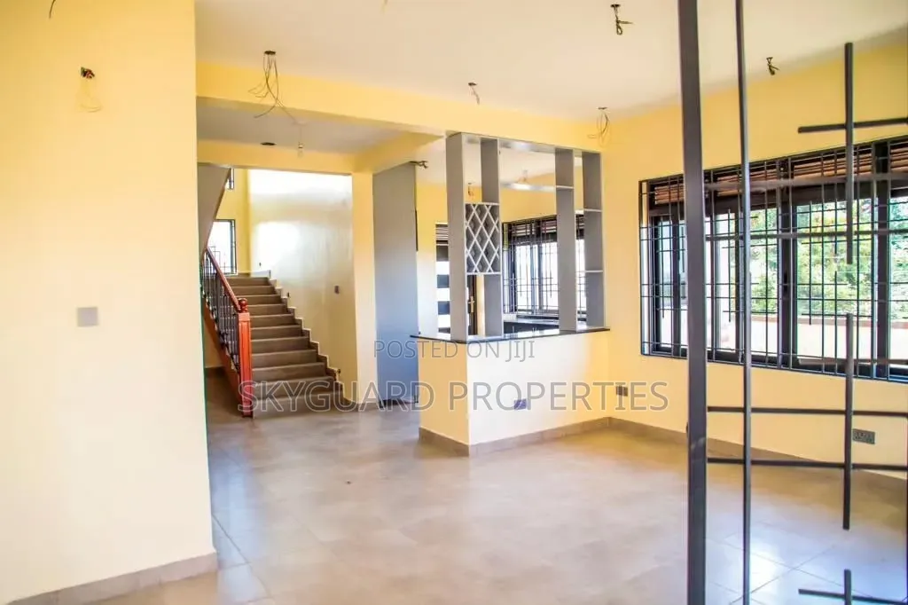 5bdrm House in Kasanga, Central Division for rent