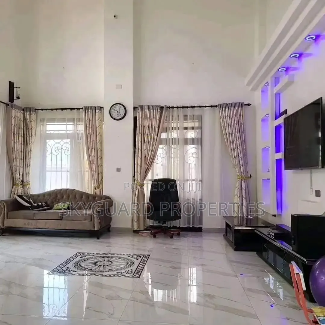 6bdrm Mansion in Munyonyo, Central Division for rent