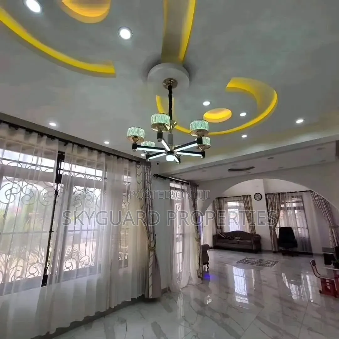 6bdrm Mansion in Munyonyo, Central Division for rent