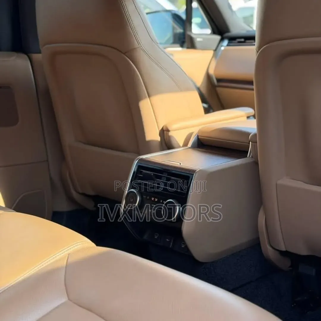 Land Rover Range Rover Vogue 2023 Green