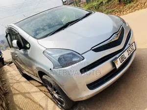 Toyota Ractis 1.3 FWD 2008 Gray