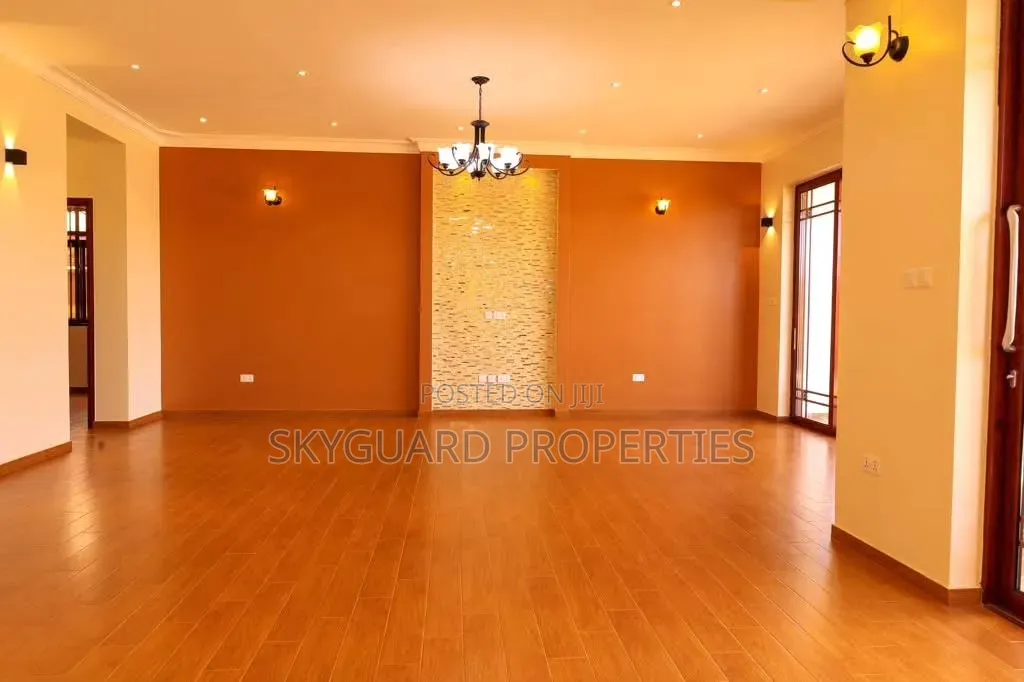 6bdrm Mansion in Bunga, Central Division for rent