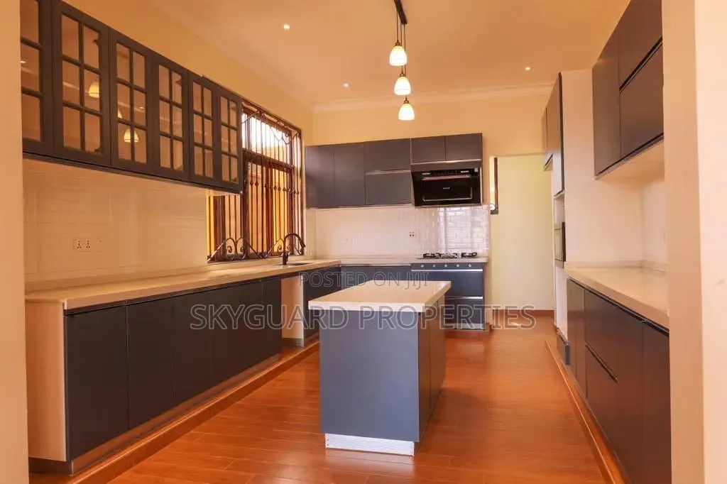 6bdrm Mansion in Bunga, Central Division for rent