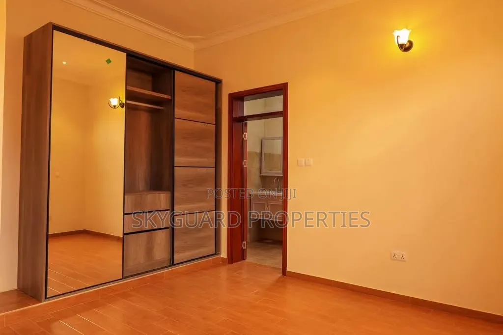6bdrm Mansion in Bunga, Central Division for rent