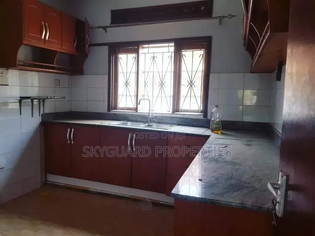 5bdrm House in Bugolobi, Central Division for rent