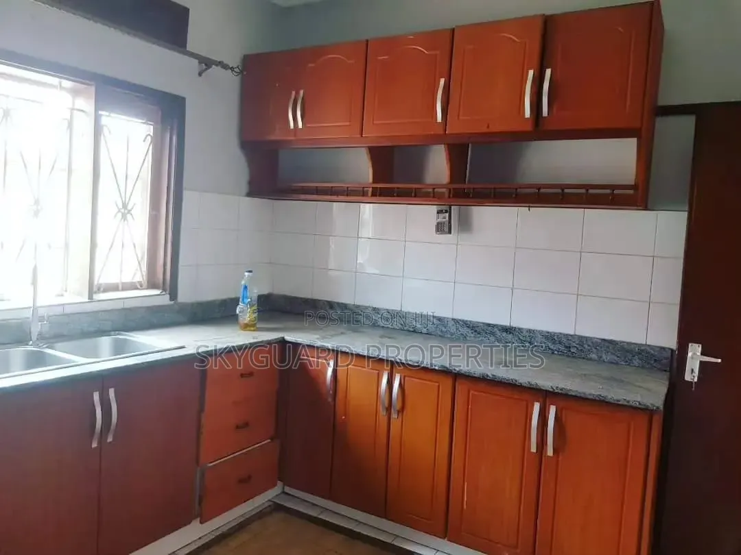 5bdrm House in Bugolobi, Central Division for rent