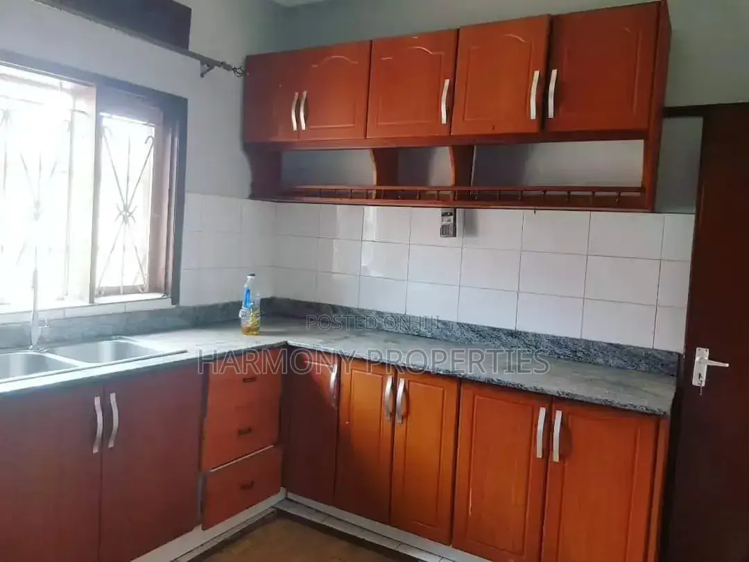 5bdrm House in Bugolobi, Central Division for rent