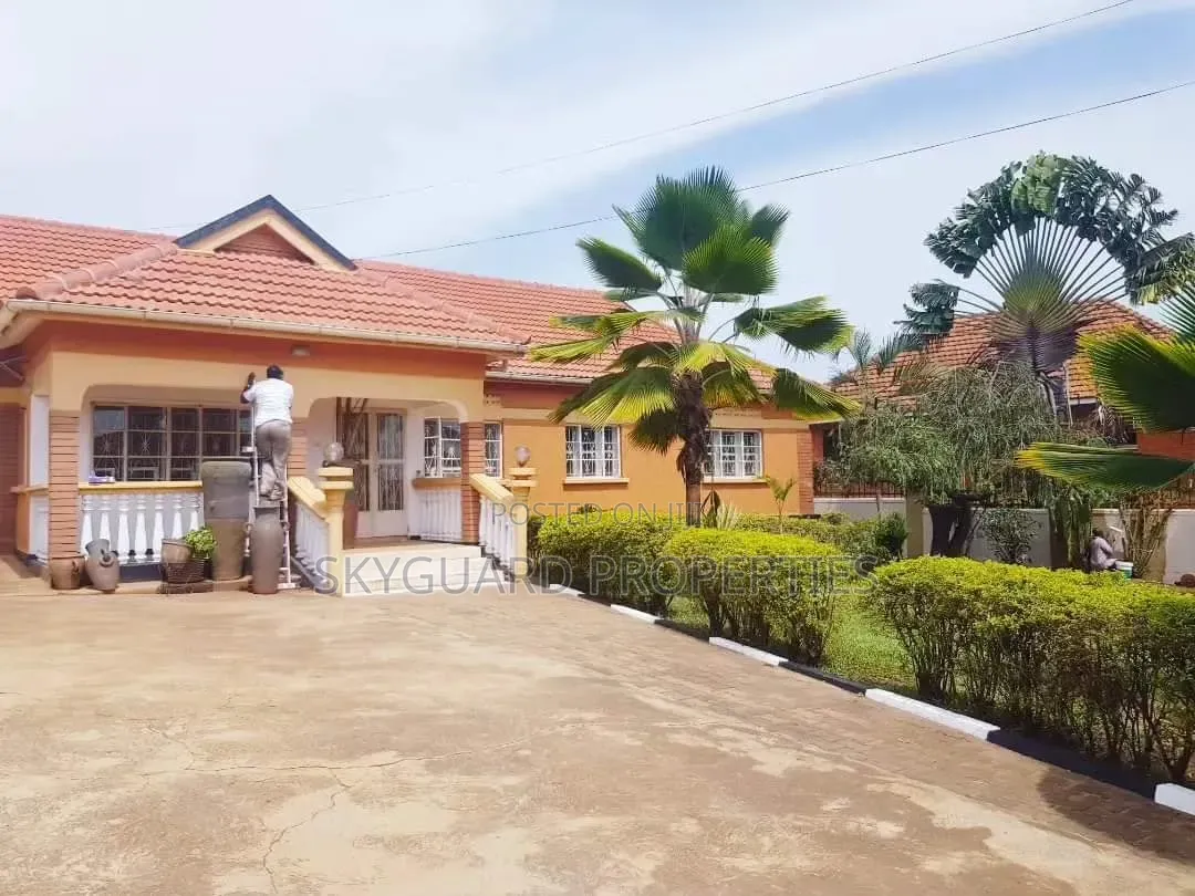 5bdrm House in Bugolobi, Central Division for rent