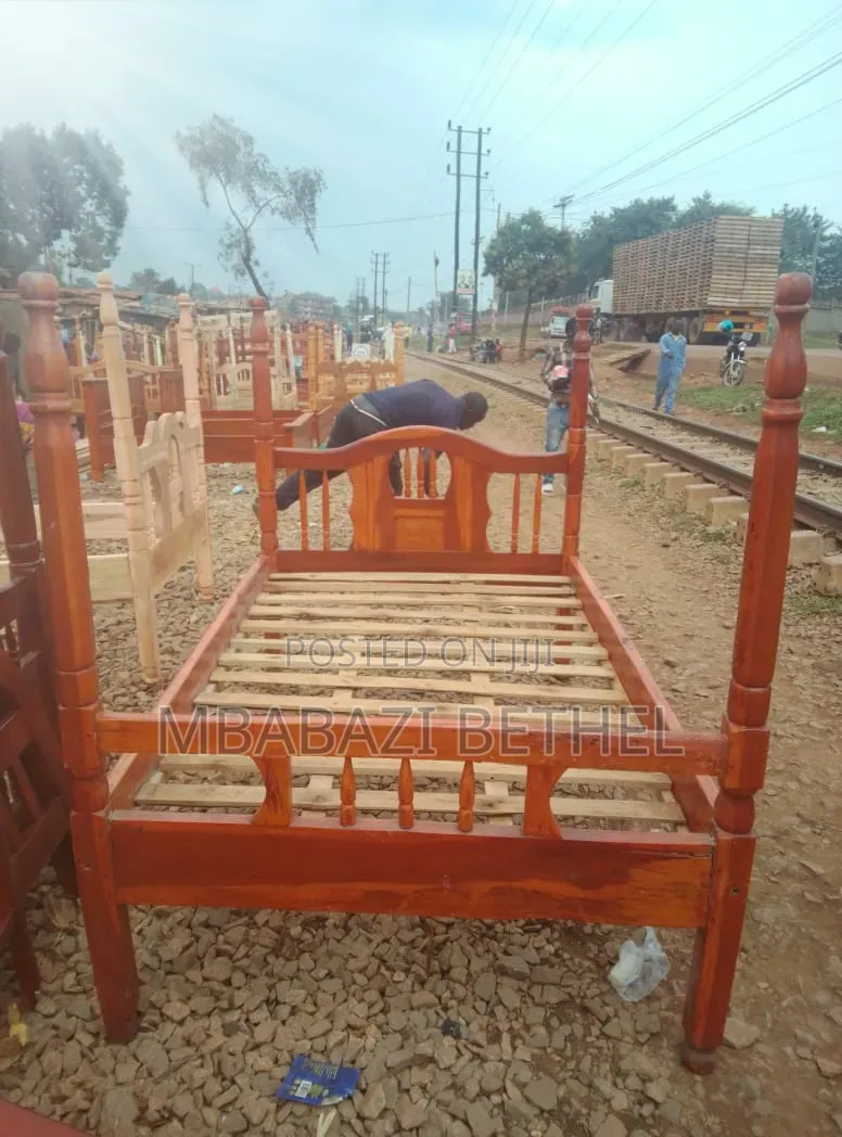 Used / Second Hand 4by6 Wooden Bed in Good State Up on Quick Sale
