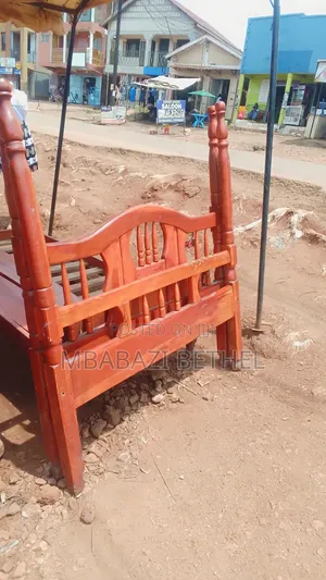 Used / Second Hand 4by6 Wooden Bed in Good State Up on Quick Sale