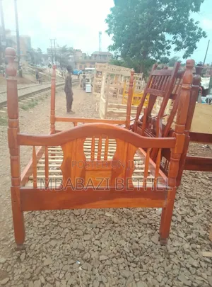 Used / Second Hand 4by6 Wooden Bed in Good State Up on Quick Sale
