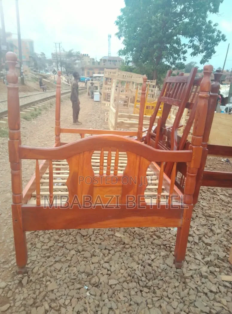 Used / Second Hand 4by6 Wooden Bed in Good State Up on Quick Sale