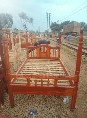 Used / Second Hand 4by6 Wooden Bed in Good State Up on Quick Sale