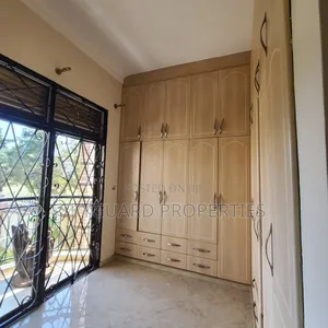 6bdrm Mansion in Kigo, Central Division for rent