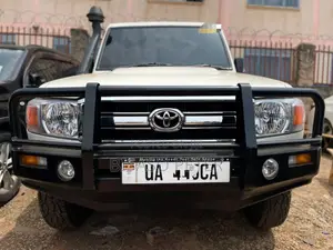 Toyota Land Cruiser Prado 2010 White