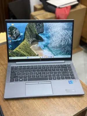 New Laptop HP ZBook Firefly G8 8GB Intel Core i5 SSD 256GB