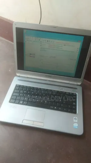 Laptop Sony VAIO E15 SVE1512K1EB 2GB Intel Core 2 Duo HDD 128GB
