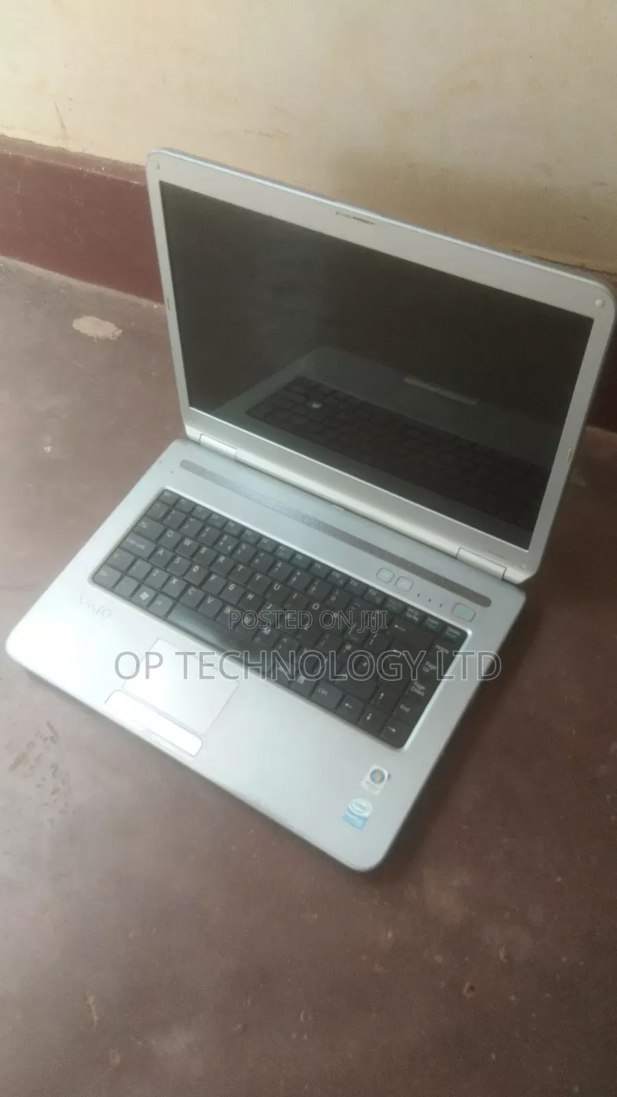Laptop Sony VAIO E15 SVE1512K1EB 2GB Intel Core 2 Duo HDD 128GB