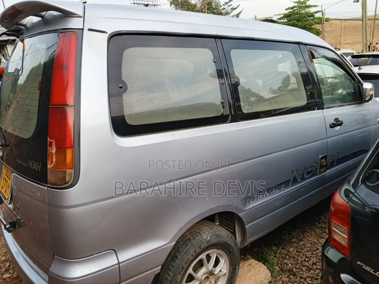 Toyota Noah 2001 Silver