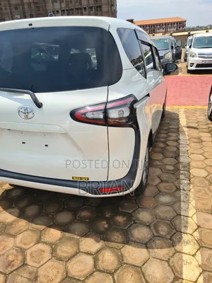 Toyota Sienta 2017 White