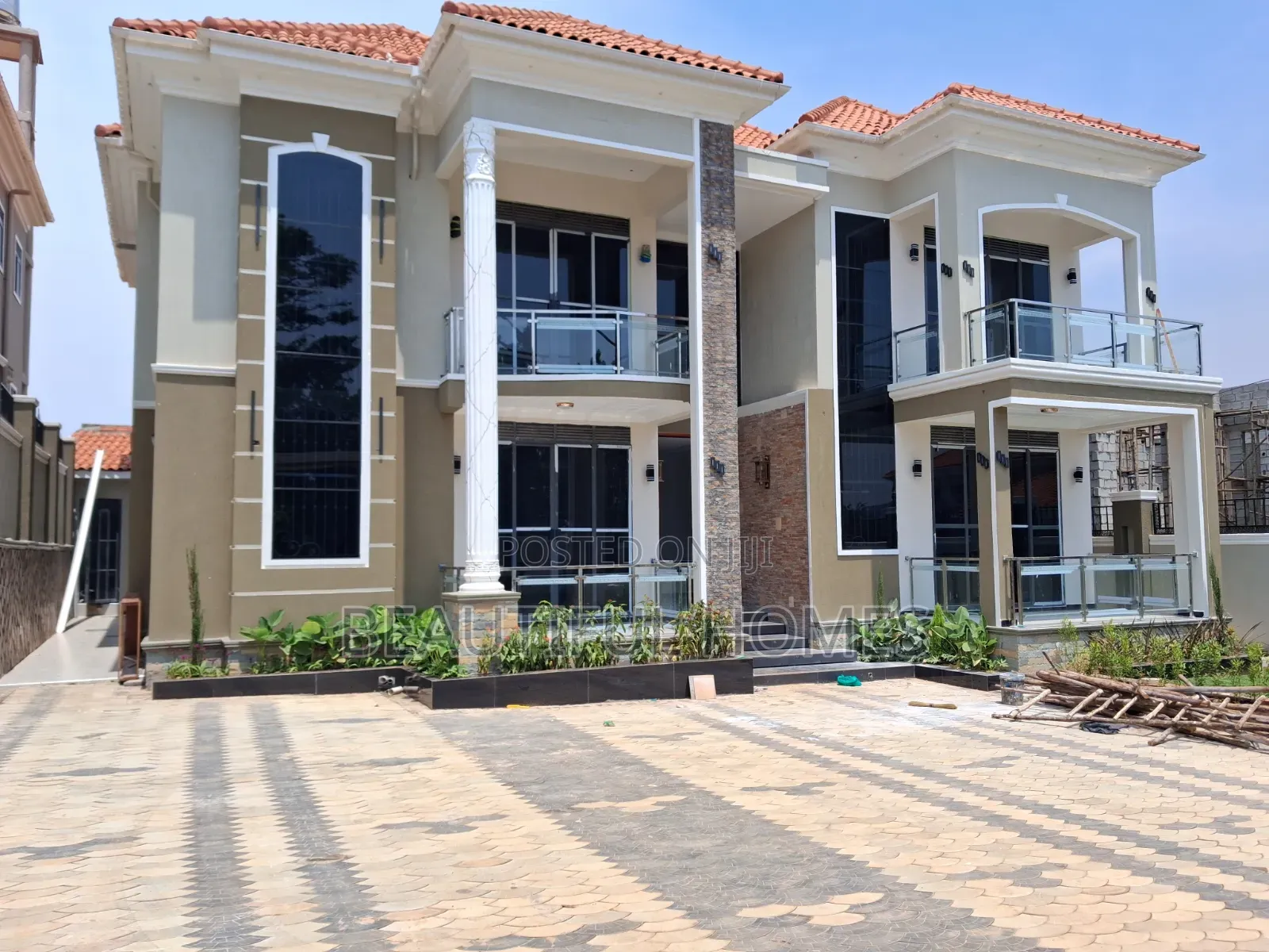 Furnished 6bdrm Duplex in Kira Tarmacked for sale